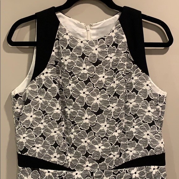 New Carmen Marc Valvo Black & Ivory Lace Dress - Picture 2 of 6